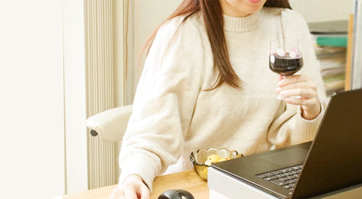 大人女子必見!リモート飲みで視線くぎづけ! チラ見せ新作グラスで家のみ上級者へ♪