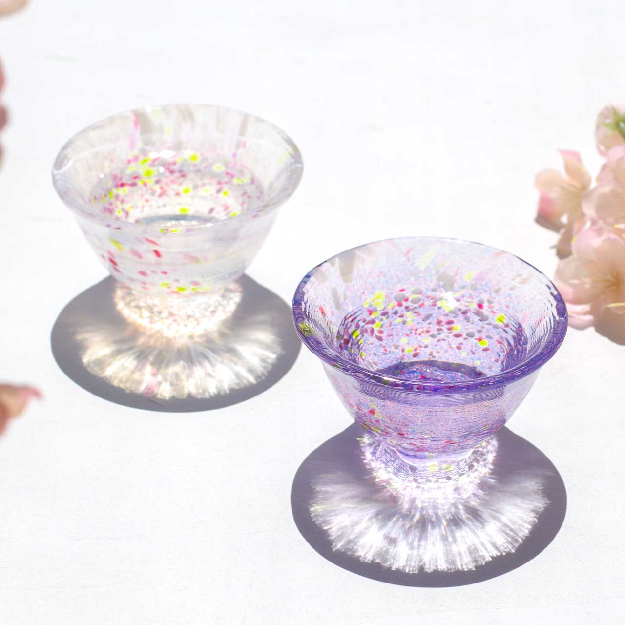 和風女性と花模様の陶器瓶 江戸硝子｜うきよ｜花さかずきペア｜お花見｜TOMICRAFT(トミクラフト